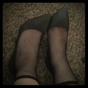 Fishnet pumps
